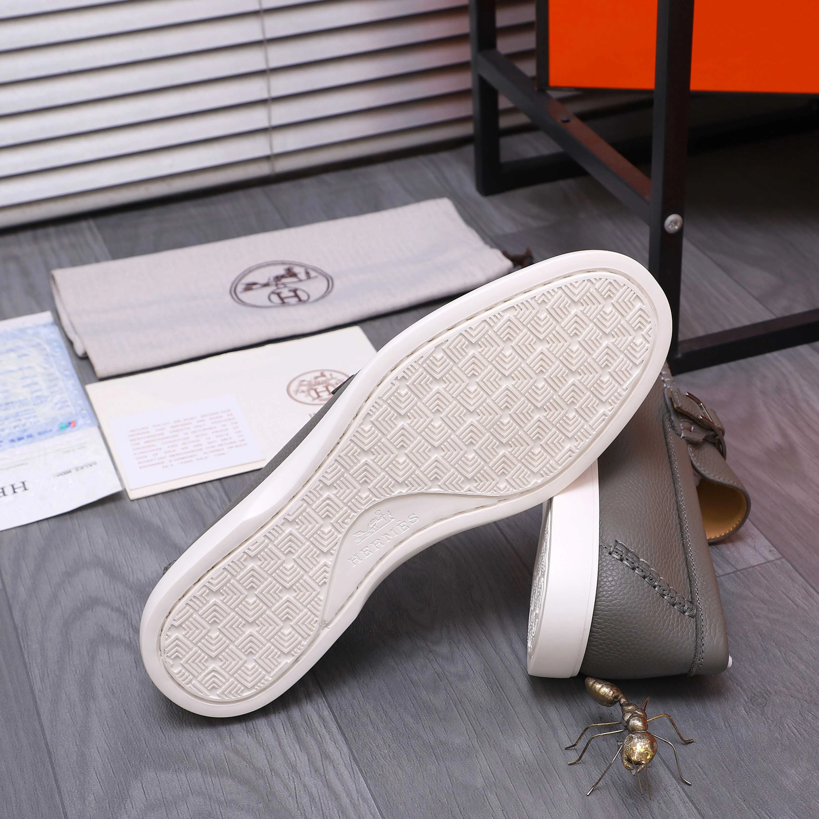 Men's shoes 💰p560 Product trademark: HERMES "Hermes" casual slip-on men's shoes. Regular size: 38-46 (45.46 is custom-made and non-returnable) Product materials: Selected pebbled cowhide upper, cowhide lining, original foam rubber ultra-light sole